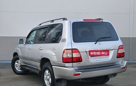 Toyota Land Cruiser 100 рестайлинг 2, 2006 год, 2 100 000 рублей, 6 фотография