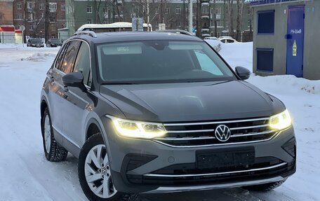 Volkswagen Tiguan II, 2021 год, 3 549 000 рублей, 2 фотография