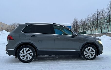 Volkswagen Tiguan II, 2021 год, 3 549 000 рублей, 5 фотография