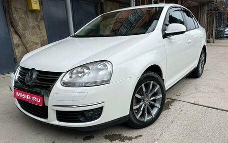 Volkswagen Jetta VI, 2010 год, 1 050 000 рублей, 1 фотография