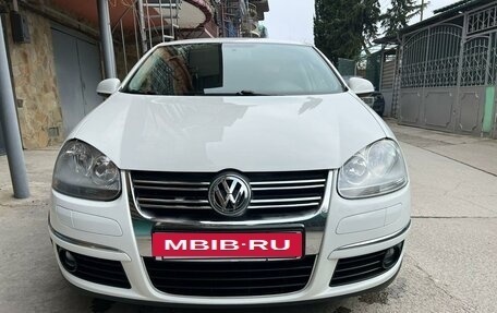 Volkswagen Jetta VI, 2010 год, 1 050 000 рублей, 2 фотография