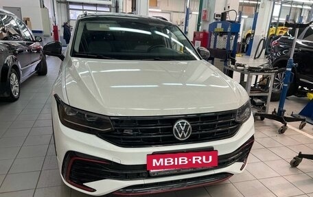 Volkswagen Tiguan II, 2023 год, 4 597 000 рублей, 3 фотография