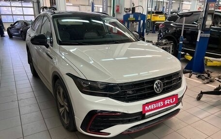 Volkswagen Tiguan II, 2023 год, 4 597 000 рублей, 2 фотография