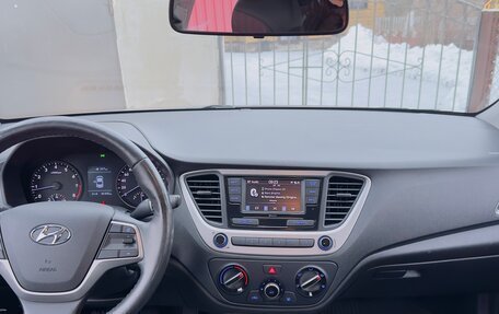 Hyundai Solaris II рестайлинг, 2018 год, 1 450 000 рублей, 10 фотография