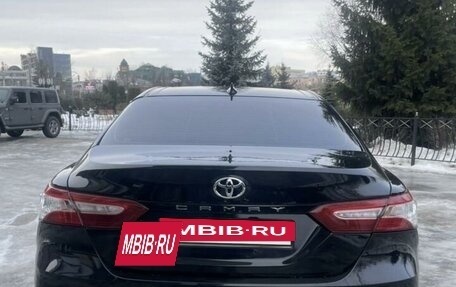 Toyota Camry, 2019 год, 1 900 000 рублей, 6 фотография