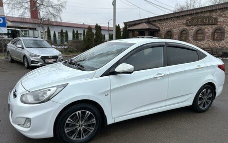 Hyundai Solaris II рестайлинг, 2012 год, 970 000 рублей, 1 фотография