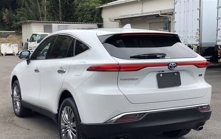 Toyota Harrier, 2022 год, 2 675 000 рублей, 3 фотография