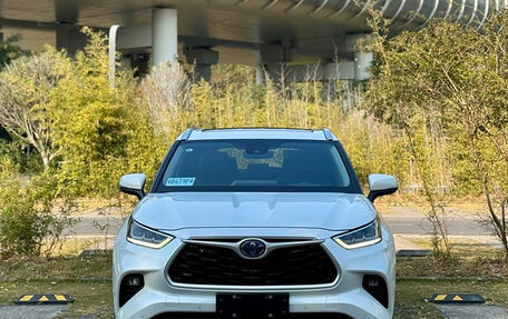 Toyota Highlander, 2022 год, 4 600 000 рублей, 2 фотография