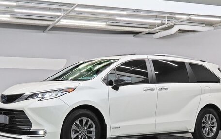 Toyota Sienna, 2021 год, 4 476 000 рублей, 1 фотография