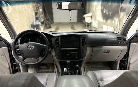 Toyota Land Cruiser 100 рестайлинг 2, 2004 год, 2 860 000 рублей, 19 фотография