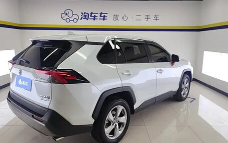 Toyota RAV4, 2022 год, 3 440 000 рублей, 2 фотография