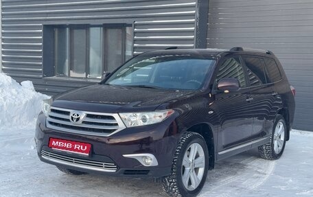 Toyota Highlander III, 2013 год, 2 800 000 рублей, 1 фотография