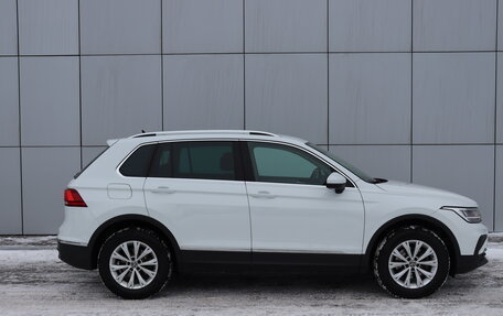 Volkswagen Tiguan II, 2021 год, 2 680 000 рублей, 5 фотография