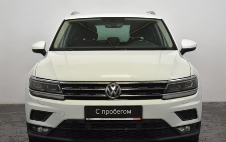 Volkswagen Tiguan II, 2018 год, 2 179 000 рублей, 2 фотография