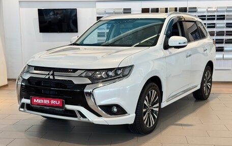 Mitsubishi Outlander III рестайлинг 3, 2022 год, 4 250 000 рублей, 1 фотография