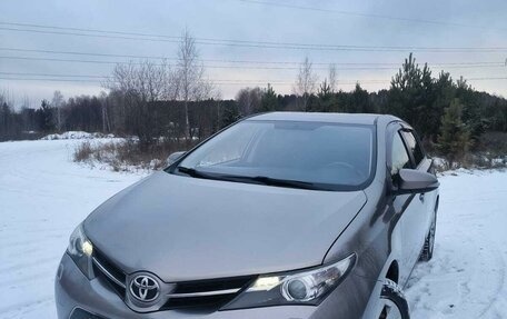 Toyota Auris II, 2014 год, 1 300 000 рублей, 1 фотография