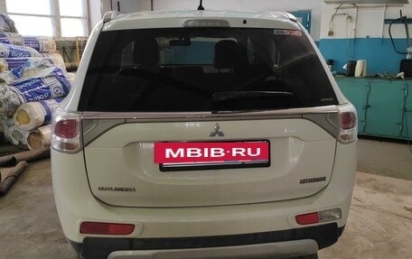 Mitsubishi Outlander III рестайлинг 3, 2014 год, 1 625 000 рублей, 7 фотография