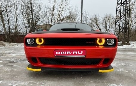 Dodge Challenger III рестайлинг 2, 2017 год, 6 500 000 рублей, 4 фотография