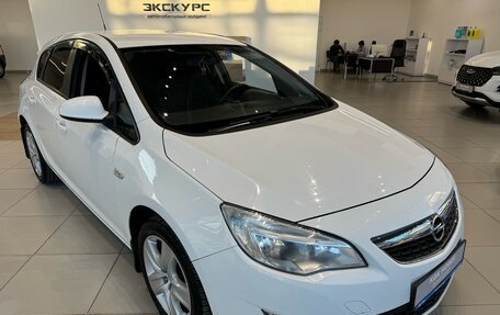 Opel Astra J, 2012 год, 695 000 рублей, 2 фотография