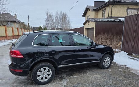 Volkswagen Touareg III, 2011 год, 2 600 000 рублей, 2 фотография