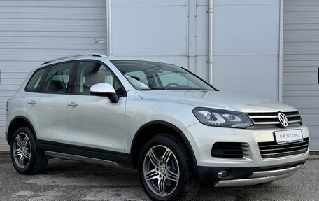 Volkswagen Touareg III, 2011 год, 1 990 000 рублей, 2 фотография