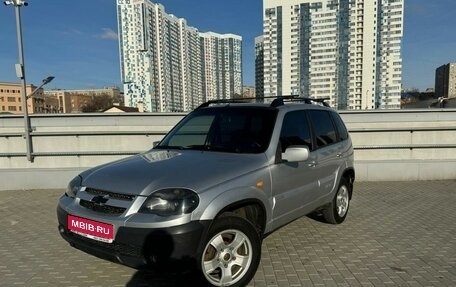 Chevrolet Niva I рестайлинг, 2010 год, 520 000 рублей, 1 фотография