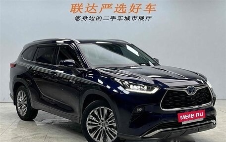 Toyota Highlander, 2022 год, 4 300 000 рублей, 3 фотография