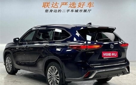 Toyota Highlander, 2022 год, 4 300 000 рублей, 4 фотография