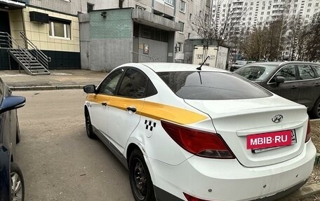 Hyundai Solaris II рестайлинг, 2016 год, 390 000 рублей, 4 фотография