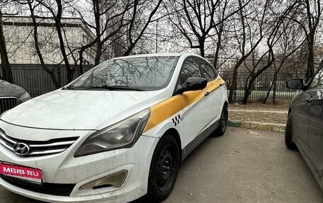 Hyundai Solaris II рестайлинг, 2016 год, 390 000 рублей, 3 фотография