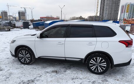 Mitsubishi Outlander III рестайлинг 3, 2019 год, 2 800 000 рублей, 1 фотография