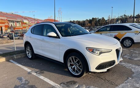 Alfa Romeo Stelvio, 2017 год, 2 690 000 рублей, 2 фотография