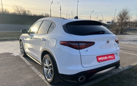 Alfa Romeo Stelvio, 2017 год, 2 690 000 рублей, 4 фотография