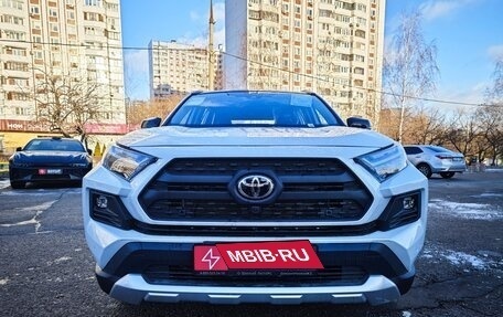 Toyota RAV4, 2023 год, 4 300 000 рублей, 2 фотография