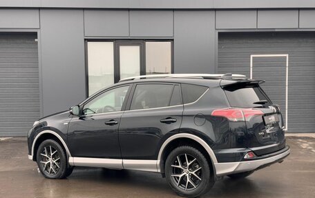 Toyota RAV4, 2017 год, 2 492 000 рублей, 3 фотография