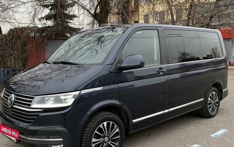 Volkswagen Multivan T6 рестайлинг, 2021 год, 6 500 000 рублей, 2 фотография