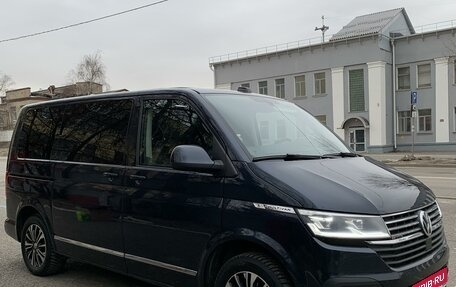 Volkswagen Multivan T6 рестайлинг, 2021 год, 6 500 000 рублей, 4 фотография