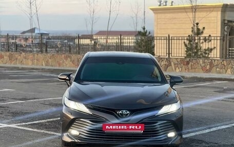 Toyota Camry, 2021 год, 3 185 000 рублей, 2 фотография