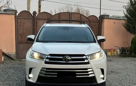 Toyota Highlander III, 2021 год, 3 540 000 рублей, 2 фотография