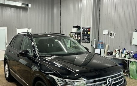 Volkswagen Tiguan II, 2021 год, 2 600 000 рублей, 1 фотография