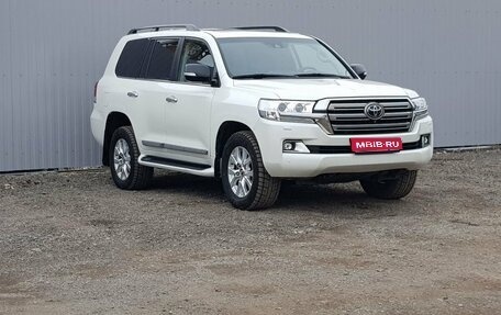 Toyota Land Cruiser 200, 2016 год, 6 750 000 рублей, 1 фотография