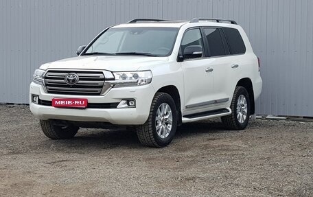 Toyota Land Cruiser 200, 2016 год, 6 750 000 рублей, 2 фотография