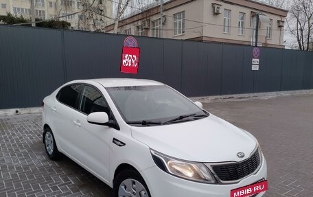 KIA Rio III рестайлинг, 2014 год, 1 000 000 рублей, 5 фотография