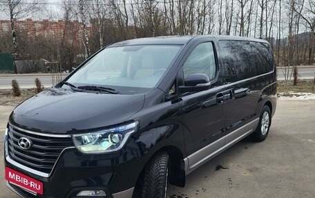 Hyundai H-1 II рестайлинг, 2018 год, 3 100 000 рублей, 2 фотография