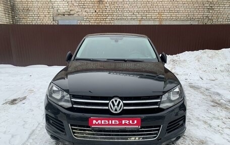 Volkswagen Touareg III, 2010 год, 1 690 000 рублей, 2 фотография