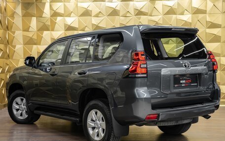 Toyota Land Cruiser Prado 150 рестайлинг 2, 2022 год, 9 950 000 рублей, 2 фотография