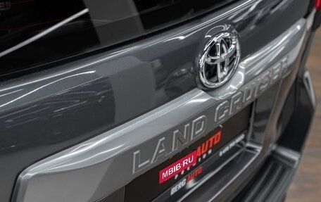 Toyota Land Cruiser Prado 150 рестайлинг 2, 2022 год, 9 950 000 рублей, 6 фотография