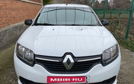 Renault Logan II, 2016 год, 600 000 рублей, 2 фотография