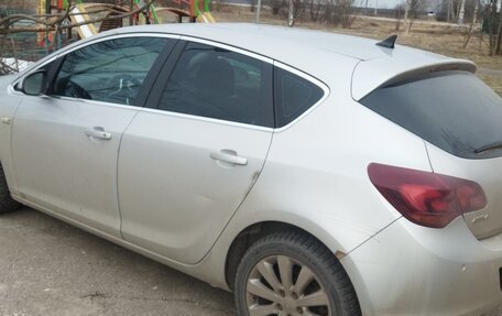 Opel Astra J, 2010 год, 720 000 рублей, 2 фотография