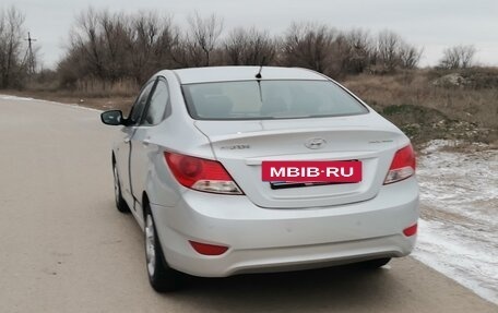 Hyundai Solaris II рестайлинг, 2014 год, 820 000 рублей, 2 фотография